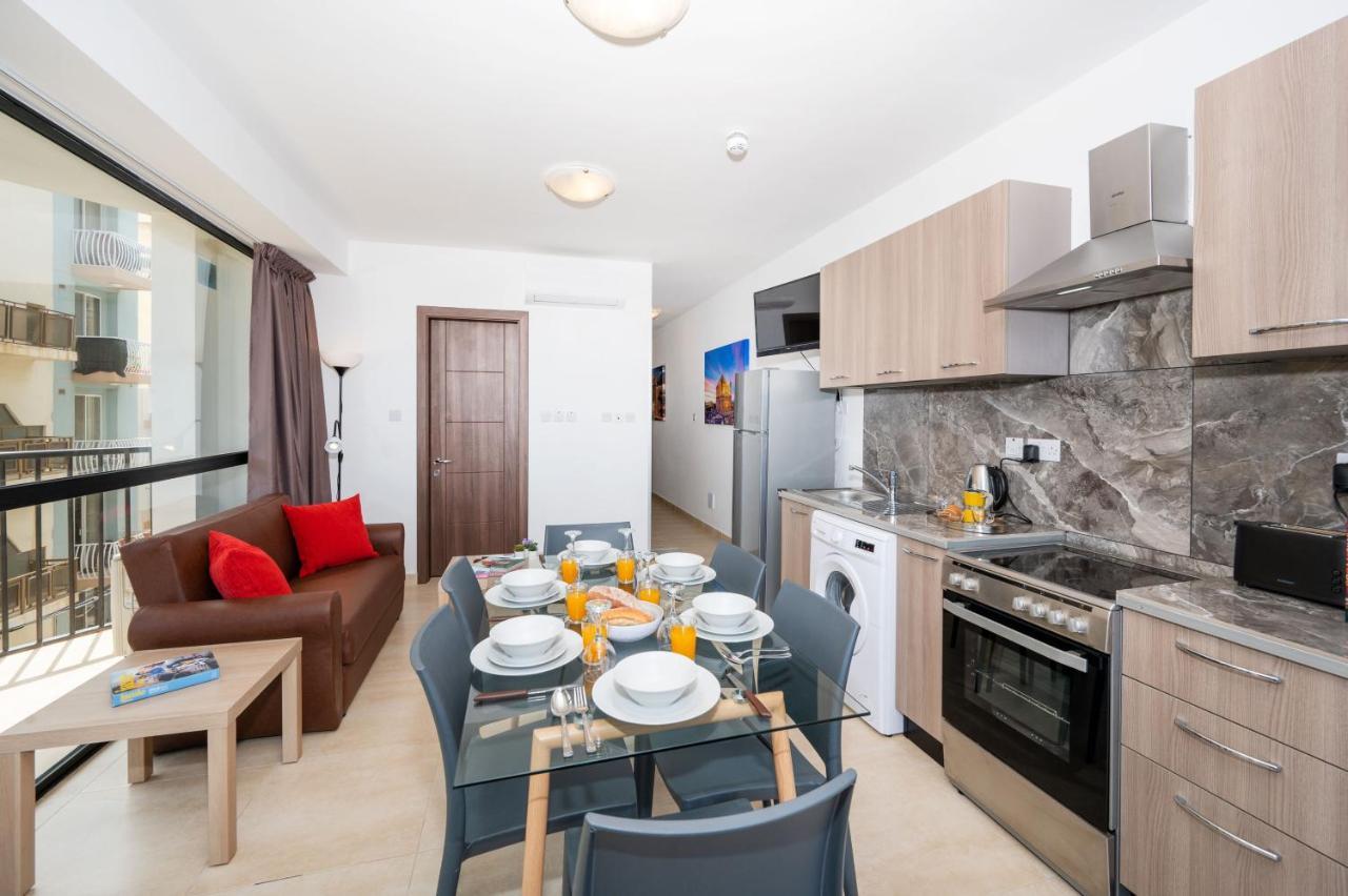 Islet Promenade Seafront Apartment With Large Corner Terrace By Getawaysmalta St. Paul's Bay Exterior foto