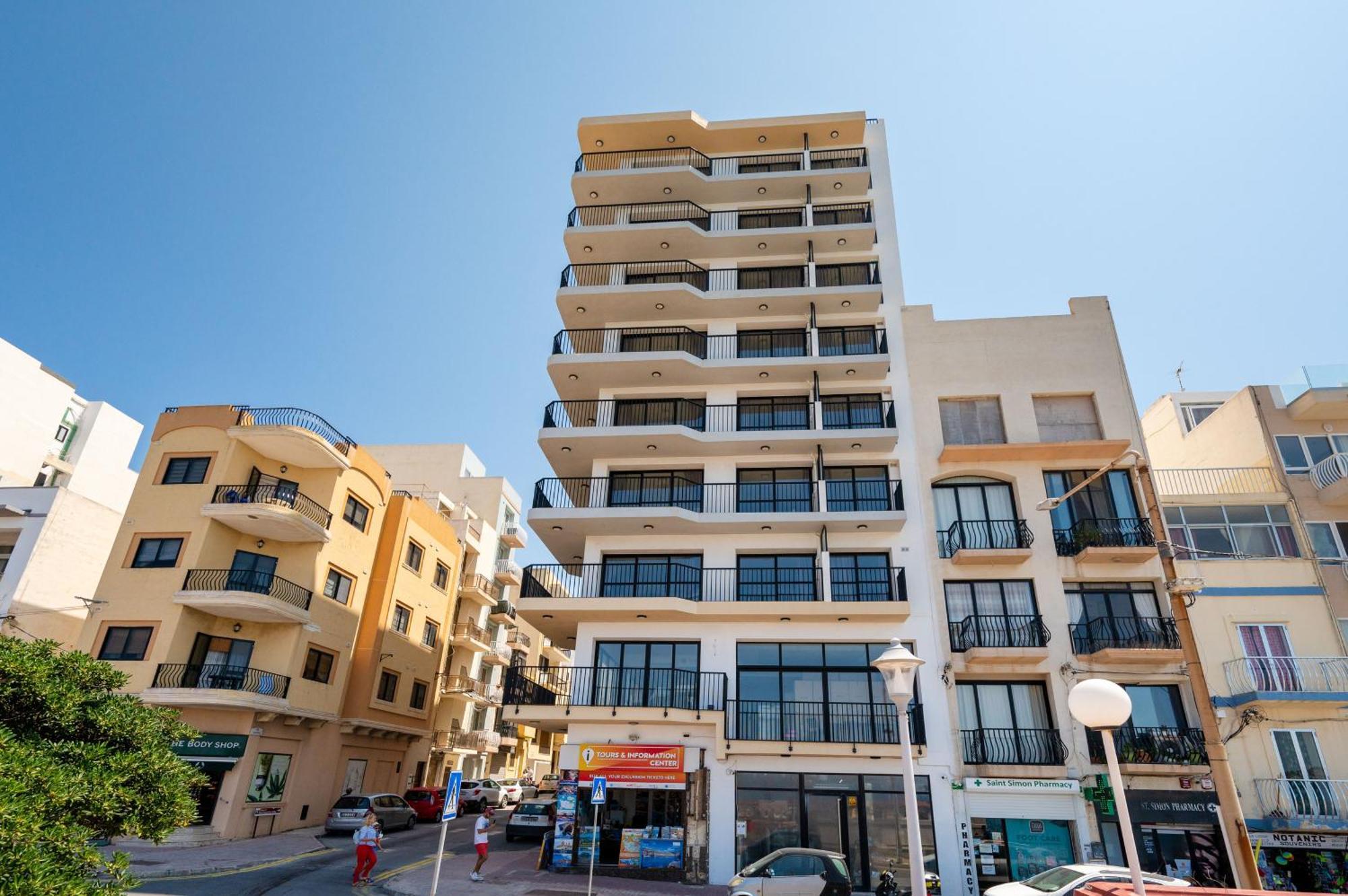 Islet Promenade Seafront Apartment With Large Corner Terrace By Getawaysmalta St. Paul's Bay Exterior foto