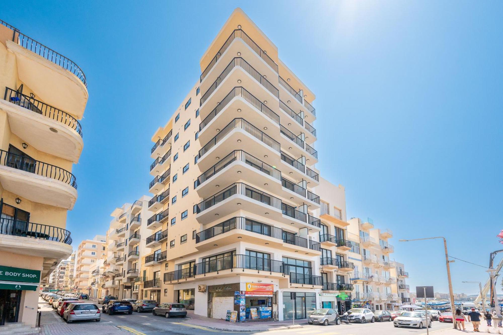 Islet Promenade Seafront Apartment With Large Corner Terrace By Getawaysmalta St. Paul's Bay Exterior foto